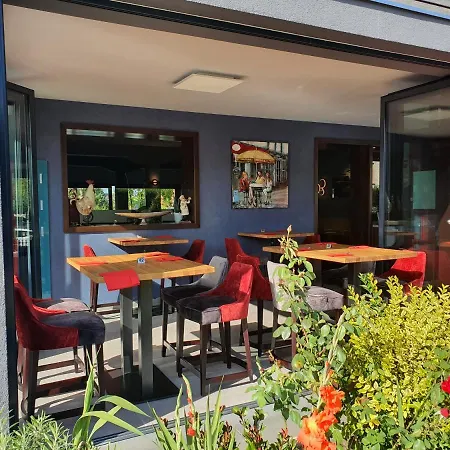 Nikolena פירמאסנס